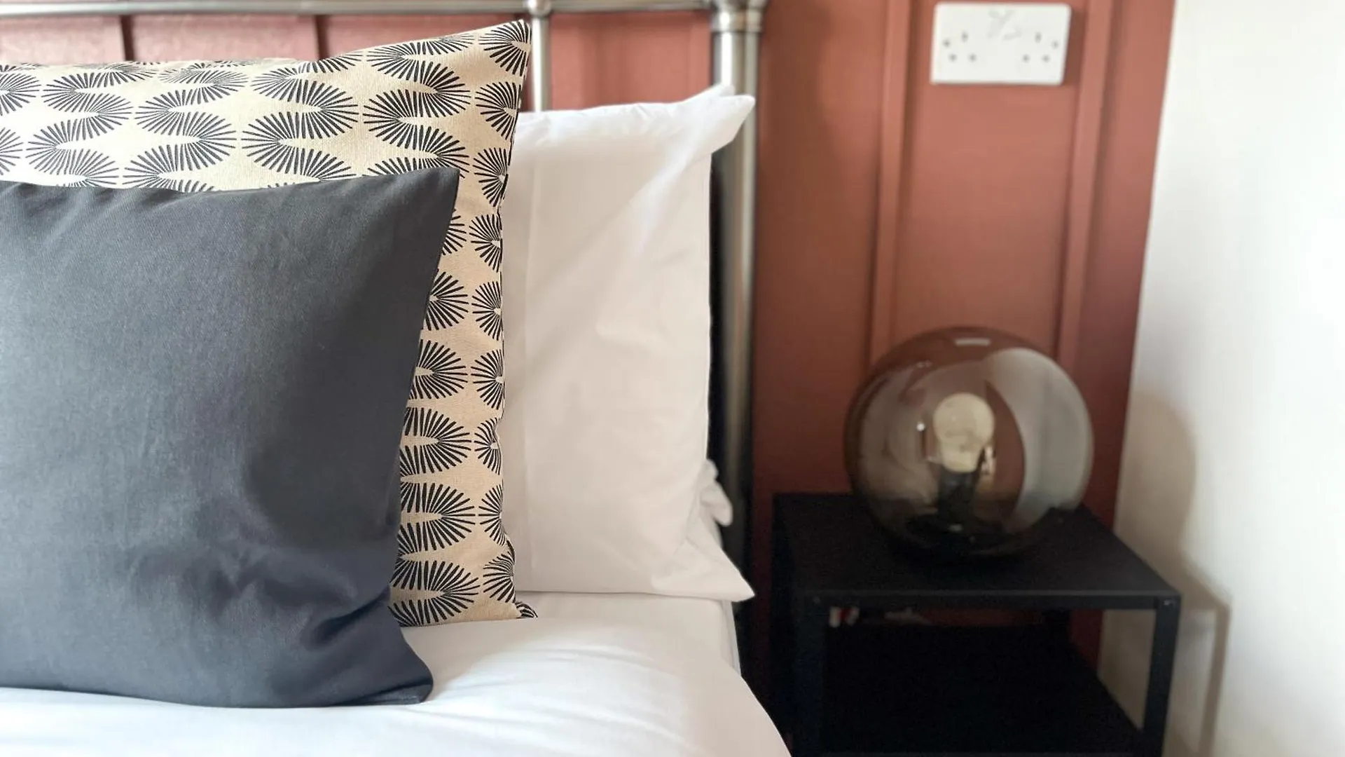 Serenity Lodge, Riverside With Free Parking Christchurch  United Kingdom
