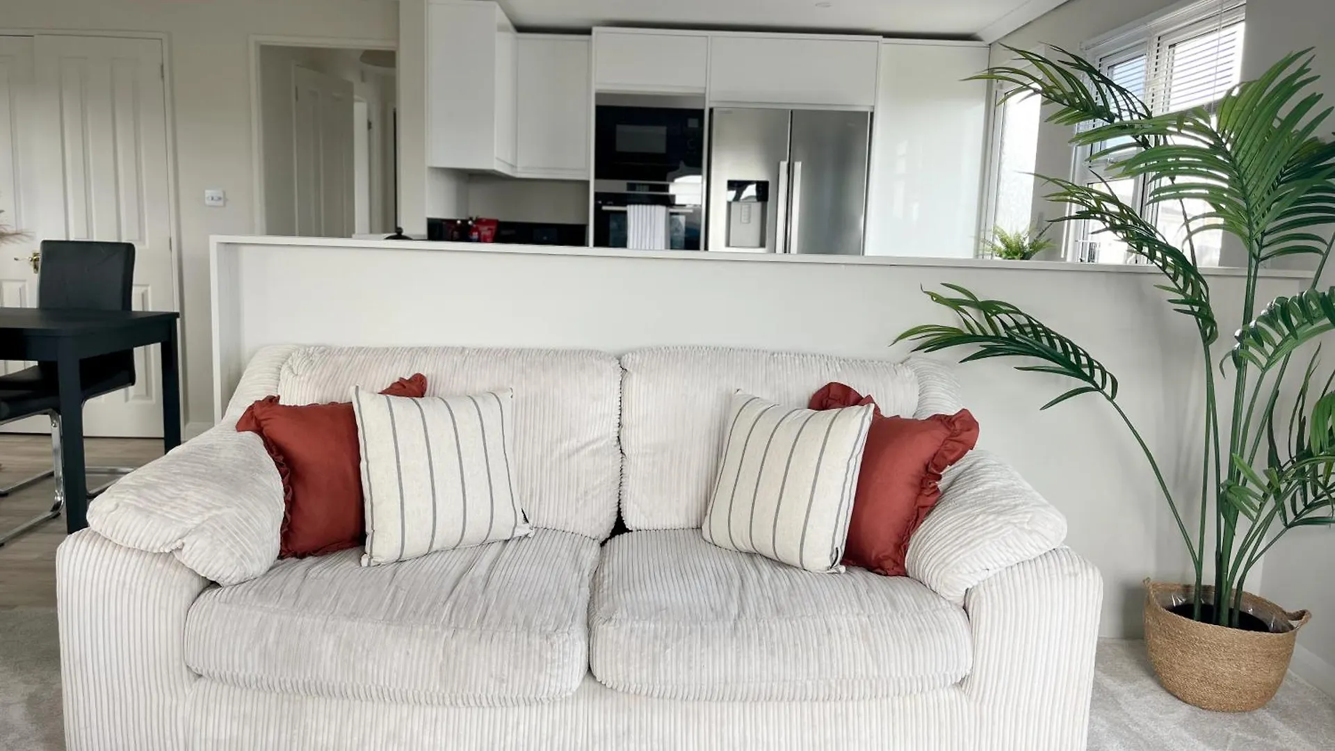 Serenity Lodge, Riverside With Free Parking Christchurch  Christchurch (Dorset)
