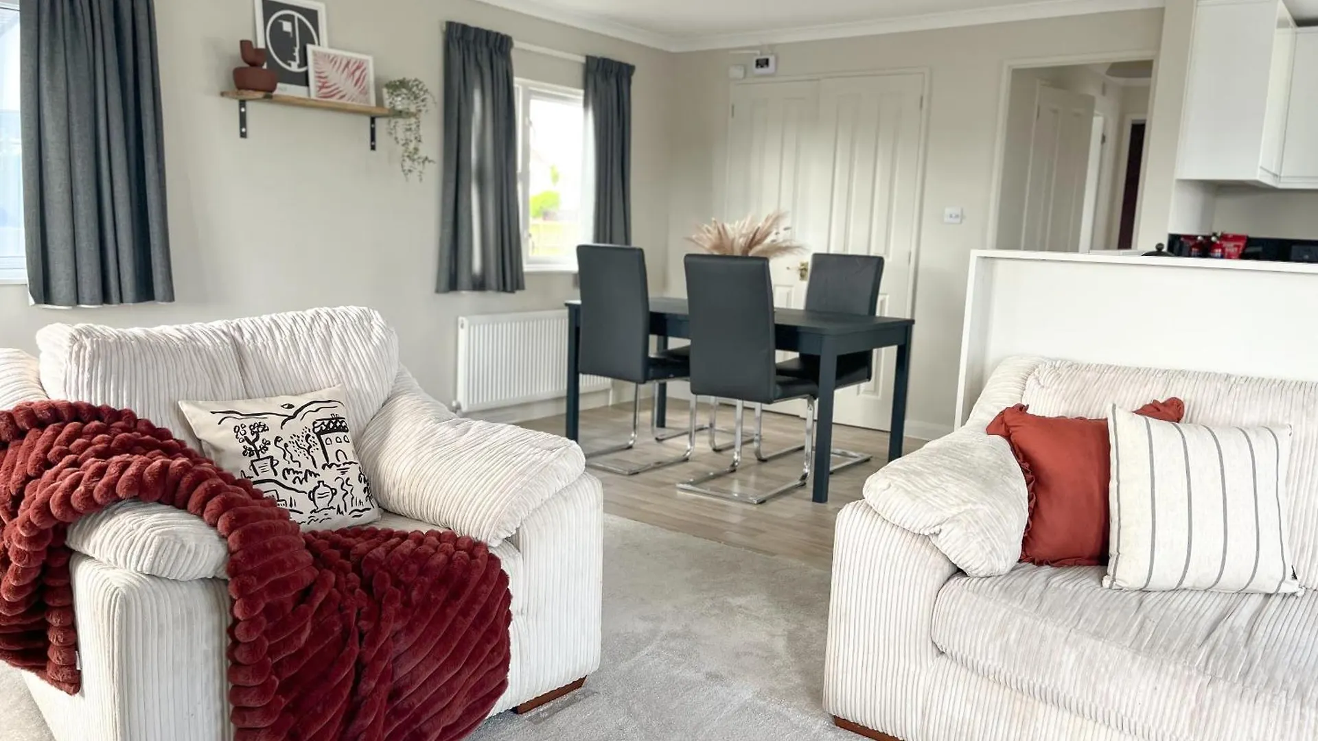 Serenity Lodge, Riverside With Free Parking Christchurch  0*, Christchurch (Dorset)